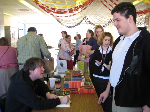 Darren signing books in New Orlenas